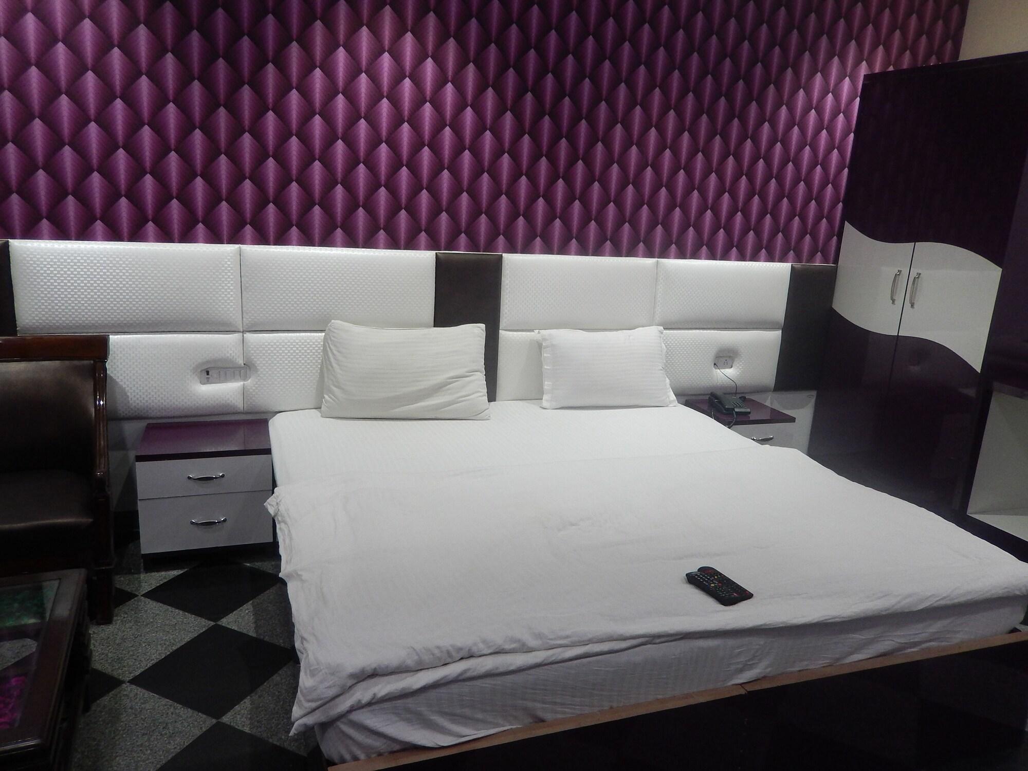 A New Delhi Hotel Orchid Garden 외부 사진